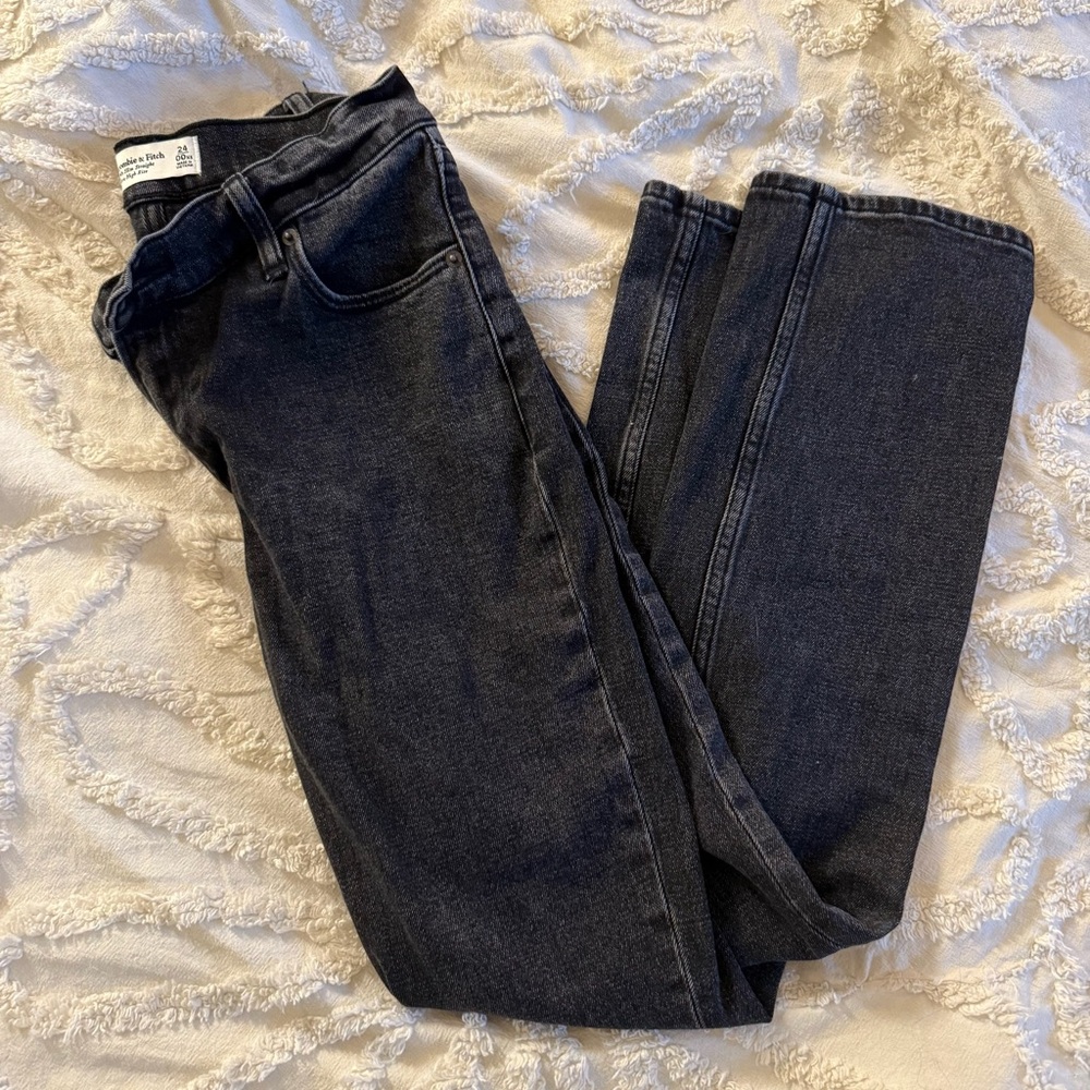 A & F 90s slim straight ultra high rise jeans